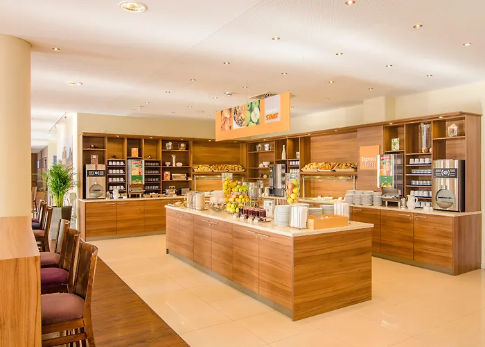 Отель Express Centre